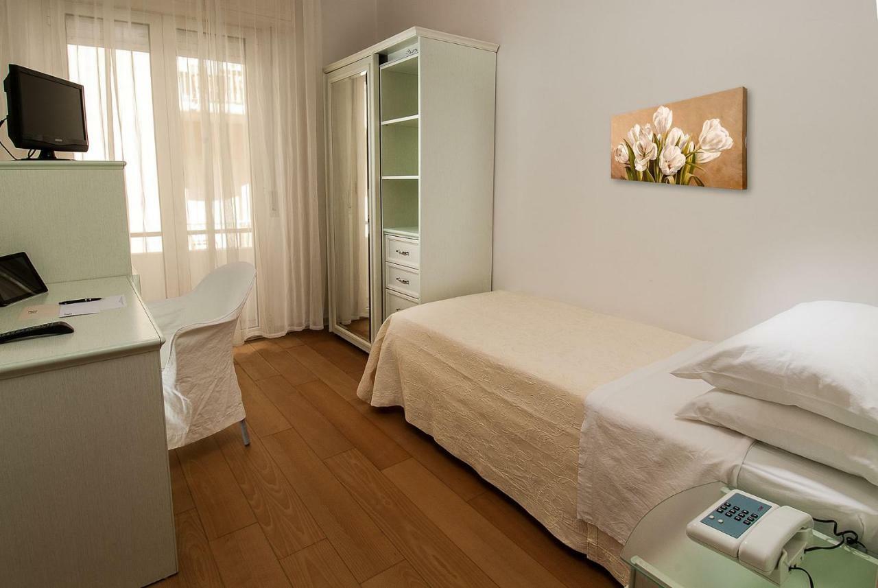 Hotel La Rosa كاتوليكا المظهر الخارجي الصورة