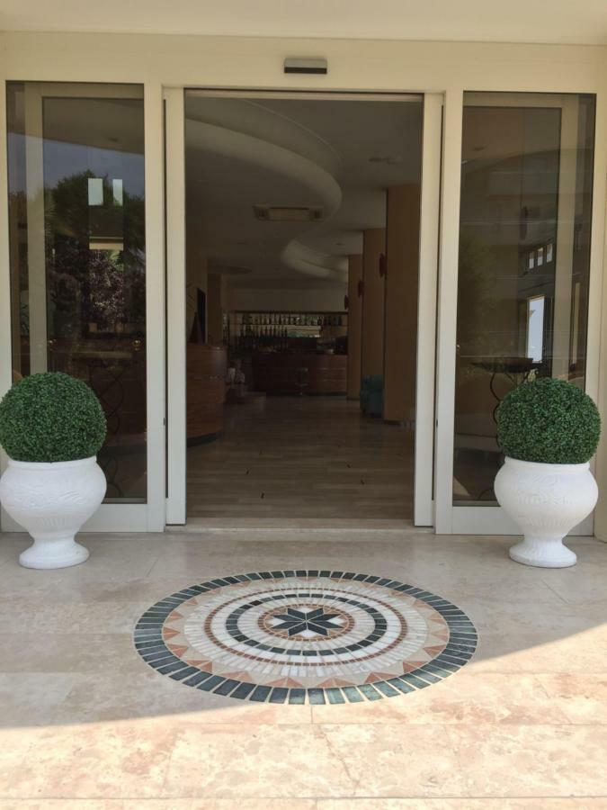 Hotel La Rosa كاتوليكا المظهر الخارجي الصورة