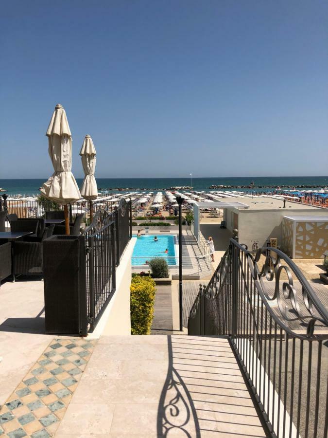 Hotel La Rosa كاتوليكا المظهر الخارجي الصورة