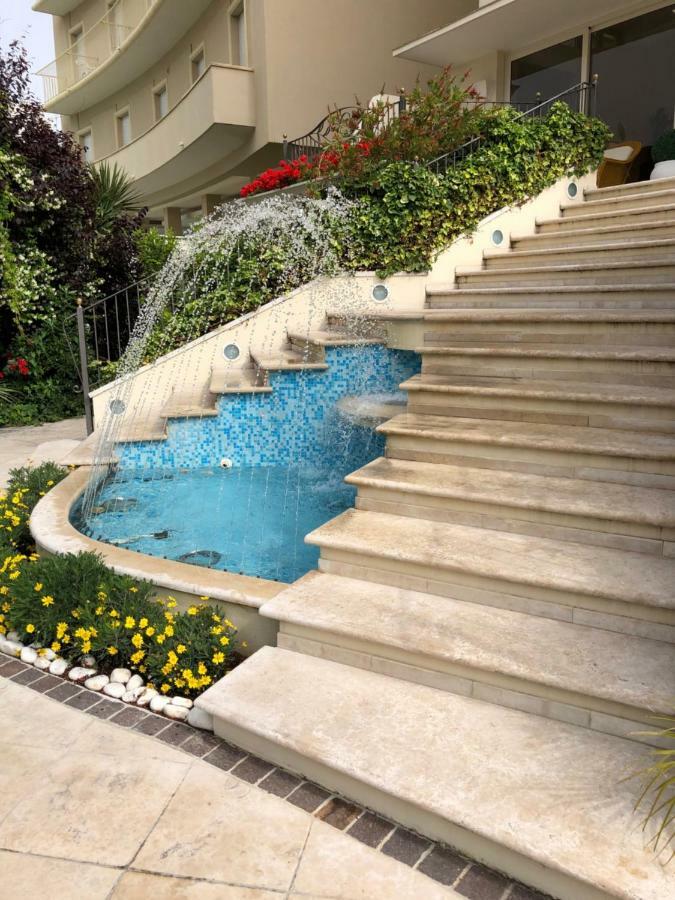 Hotel La Rosa كاتوليكا المظهر الخارجي الصورة
