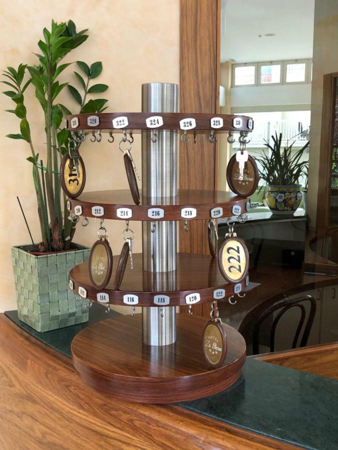 Hotel La Rosa كاتوليكا المظهر الخارجي الصورة