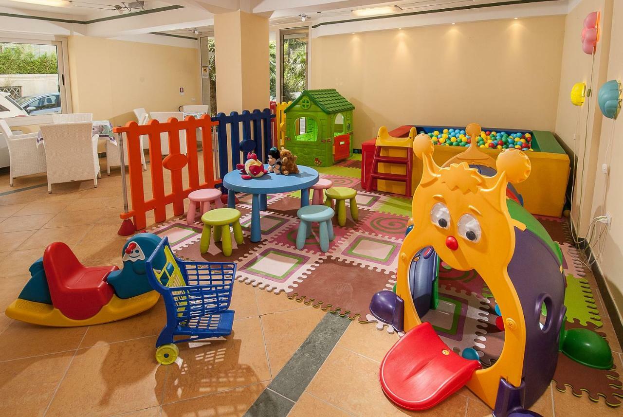 Hotel La Rosa كاتوليكا المظهر الخارجي الصورة